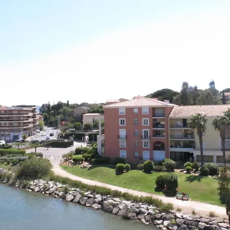 2p Avec Climatisation, Piscine Et Parking Au Centre-ville De - Fr-1-780-47 Apartment *