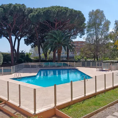 Apartment 2p Avec Climatisation, Piscine Et Parking Au Centre-ville De - Fr-1-780-47 *
