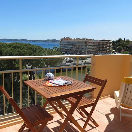 Apartment 2p Avec Climatisation, Piscine Et Parking Au Centre-ville De - Fr-1-780-47 Sainte-Maxime